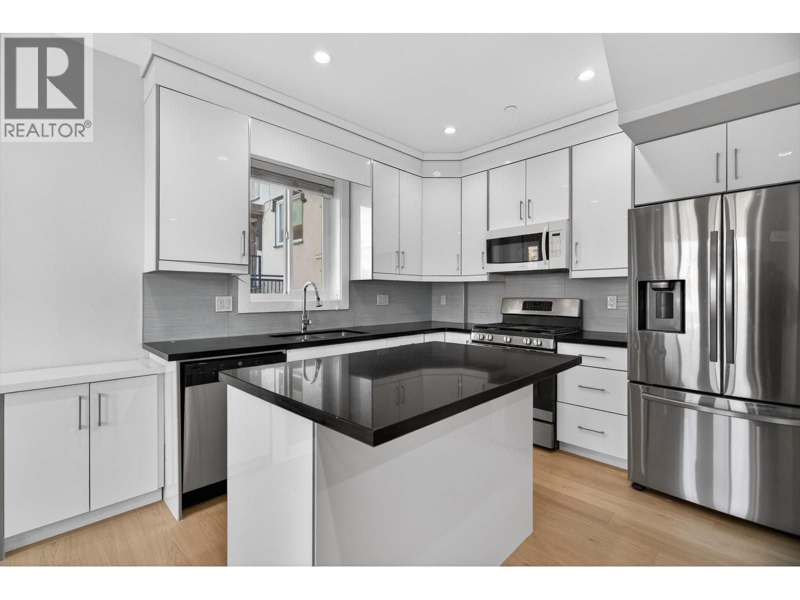 2430 E 41 Avenue, Vancouver, British Columbia  V5R 2W4 - Photo 8 - R3074588