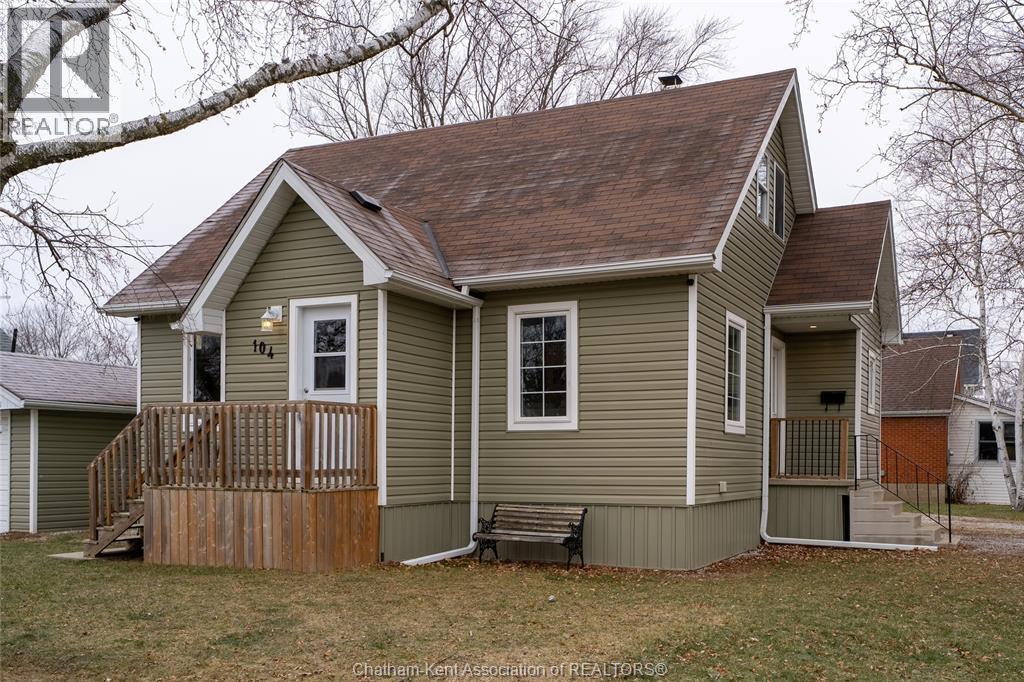 104 Brander Avenue, Wallaceburg, Ontario  N8A 3J9 - Photo 2 - 25031969