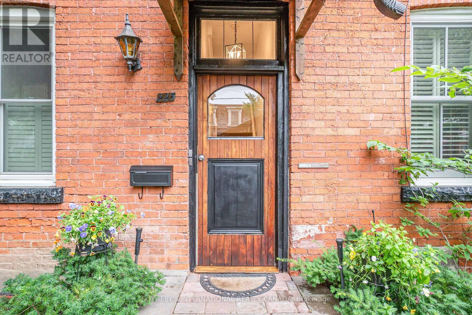 3 - 225 Major Street, Toronto, Ontario  M5S 2L4 - Photo 2 - C12646834