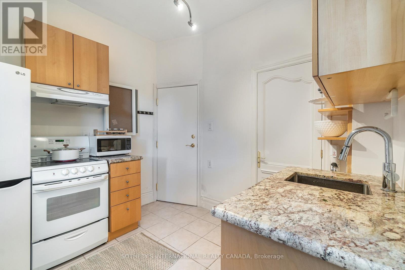 3 - 225 Major Street, Toronto, Ontario  M5S 2L4 - Photo 4 - C12646834