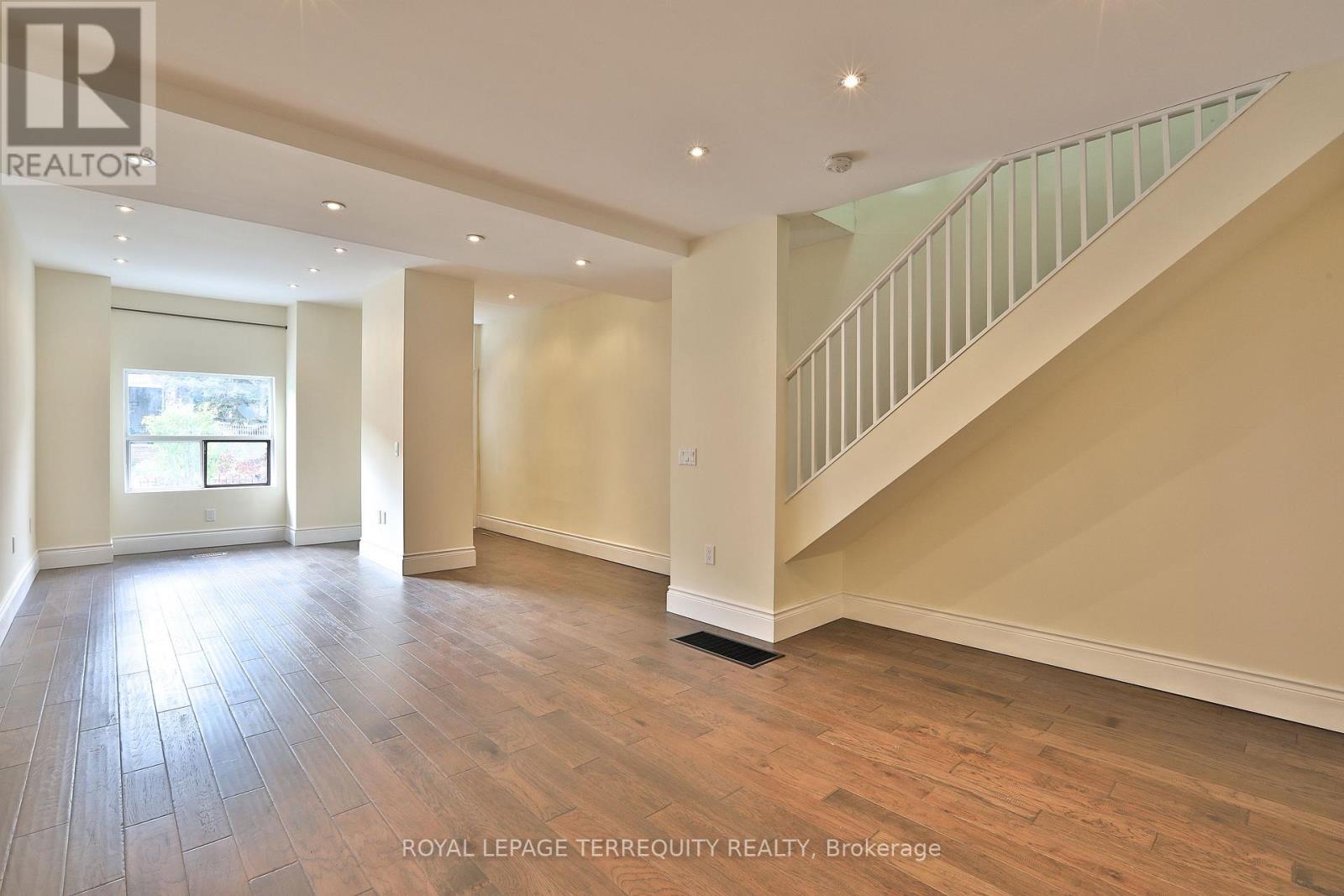 Upper - 665 Crawford Street, Toronto, Ontario  M6G 3K1 - Photo 10 - C12646846