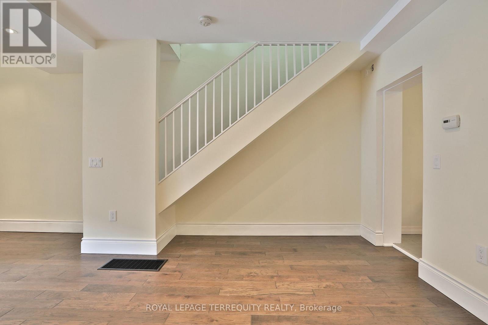 Upper - 665 Crawford Street, Toronto, Ontario  M6G 3K1 - Photo 11 - C12646846