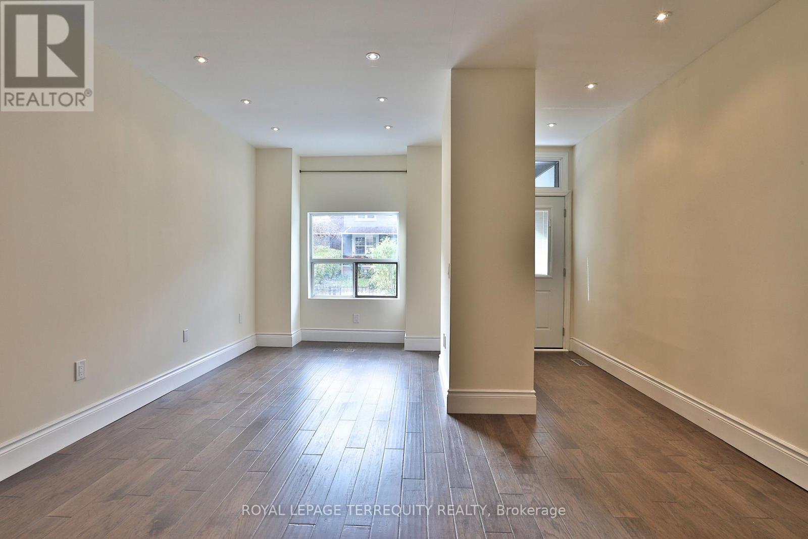 Upper - 665 Crawford Street, Toronto, Ontario  M6G 3K1 - Photo 13 - C12646846