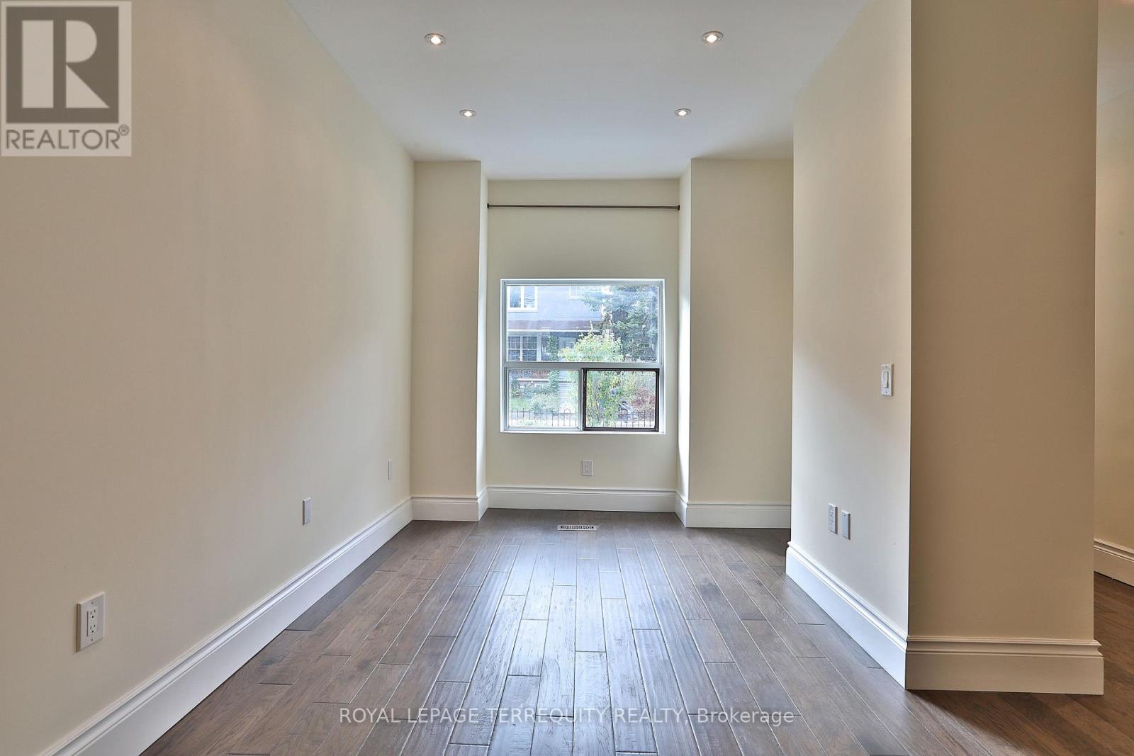 Upper - 665 Crawford Street, Toronto, Ontario  M6G 3K1 - Photo 14 - C12646846