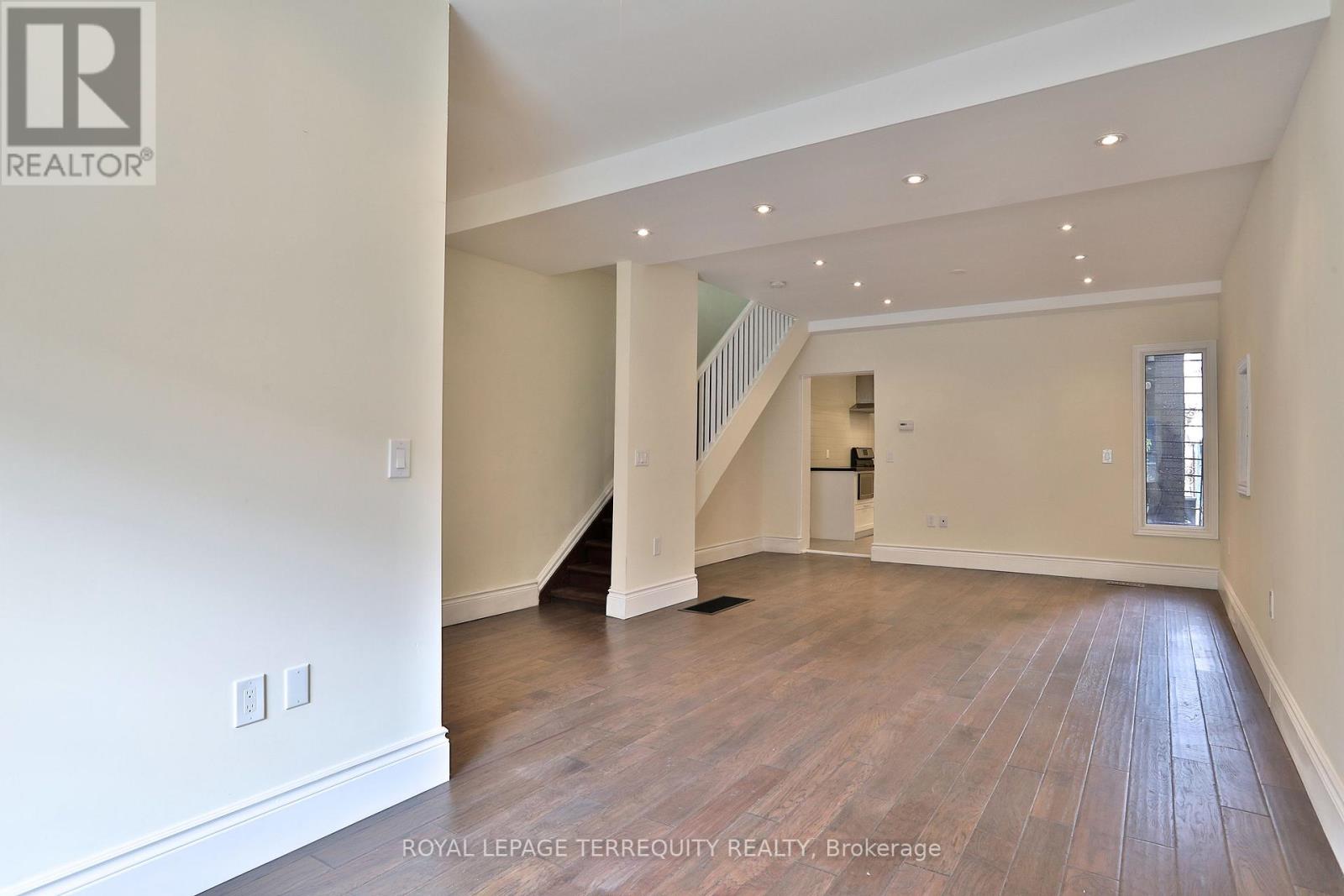 Upper - 665 Crawford Street, Toronto, Ontario  M6G 3K1 - Photo 15 - C12646846