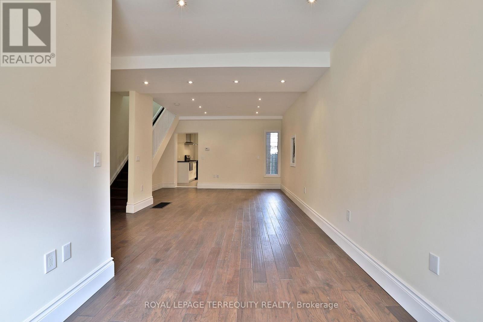 Upper - 665 Crawford Street, Toronto, Ontario  M6G 3K1 - Photo 16 - C12646846