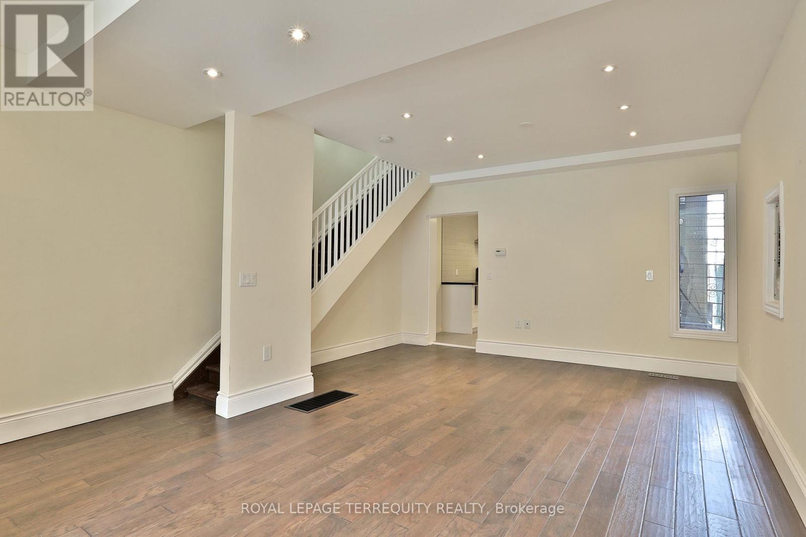 Upper - 665 Crawford Street, Toronto, Ontario  M6G 3K1 - Photo 17 - C12646846