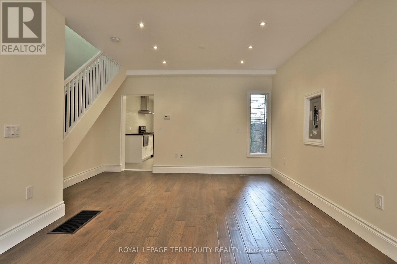 Upper - 665 Crawford Street, Toronto, Ontario  M6G 3K1 - Photo 18 - C12646846