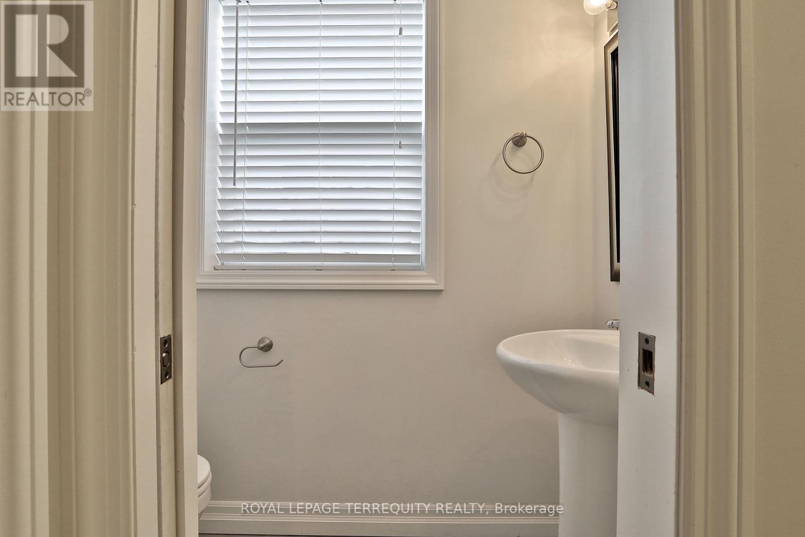 Upper - 665 Crawford Street, Toronto, Ontario  M6G 3K1 - Photo 20 - C12646846