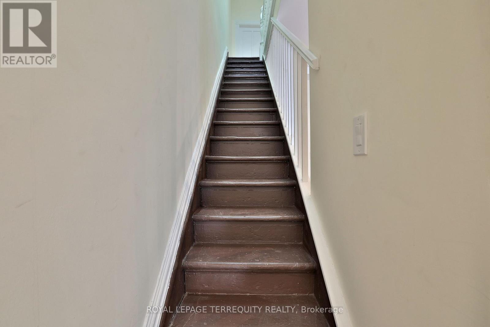 Upper - 665 Crawford Street, Toronto, Ontario  M6G 3K1 - Photo 21 - C12646846