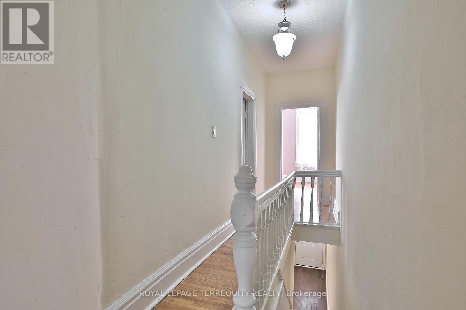 Upper - 665 Crawford Street, Toronto, Ontario  M6G 3K1 - Photo 22 - C12646846