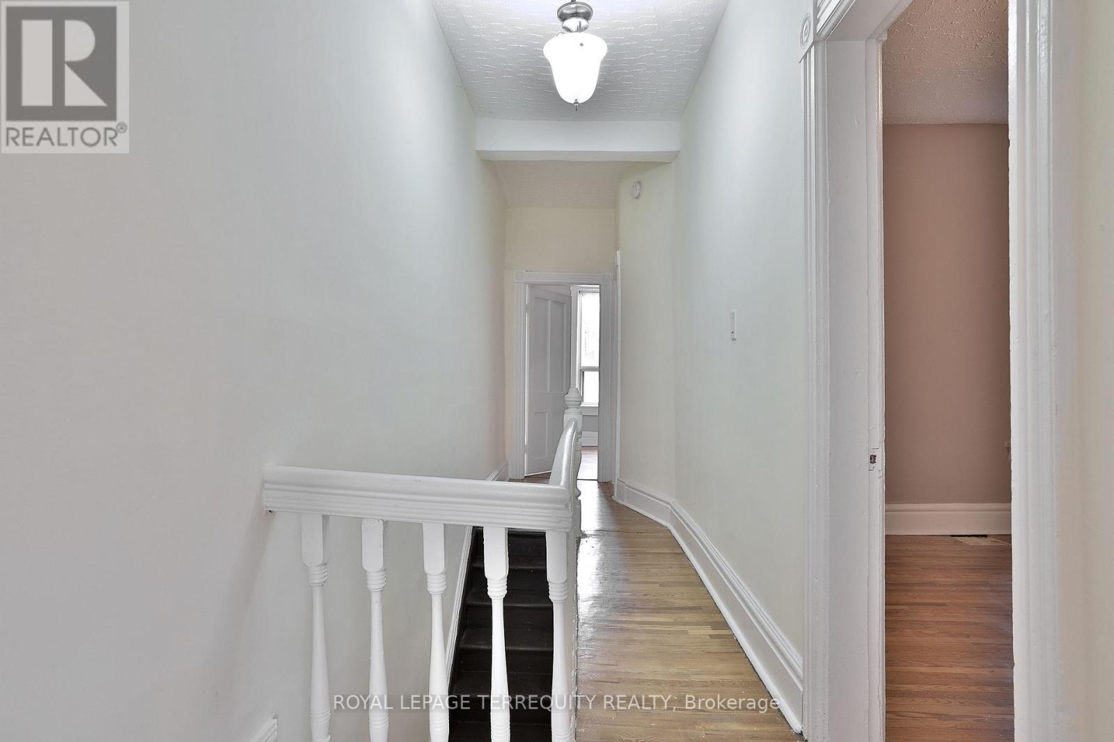 Upper - 665 Crawford Street, Toronto, Ontario  M6G 3K1 - Photo 24 - C12646846