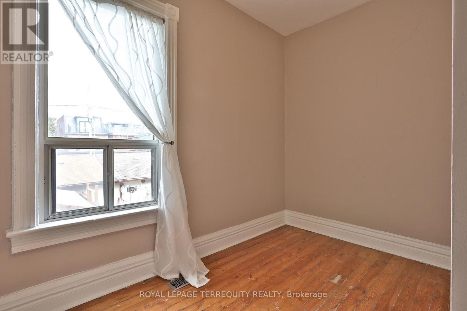Upper - 665 Crawford Street, Toronto, Ontario  M6G 3K1 - Photo 25 - C12646846