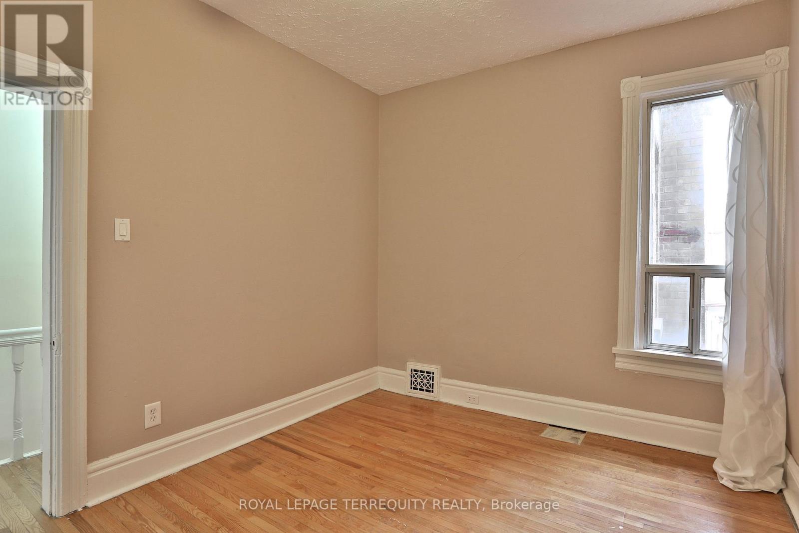 Upper - 665 Crawford Street, Toronto, Ontario  M6G 3K1 - Photo 29 - C12646846