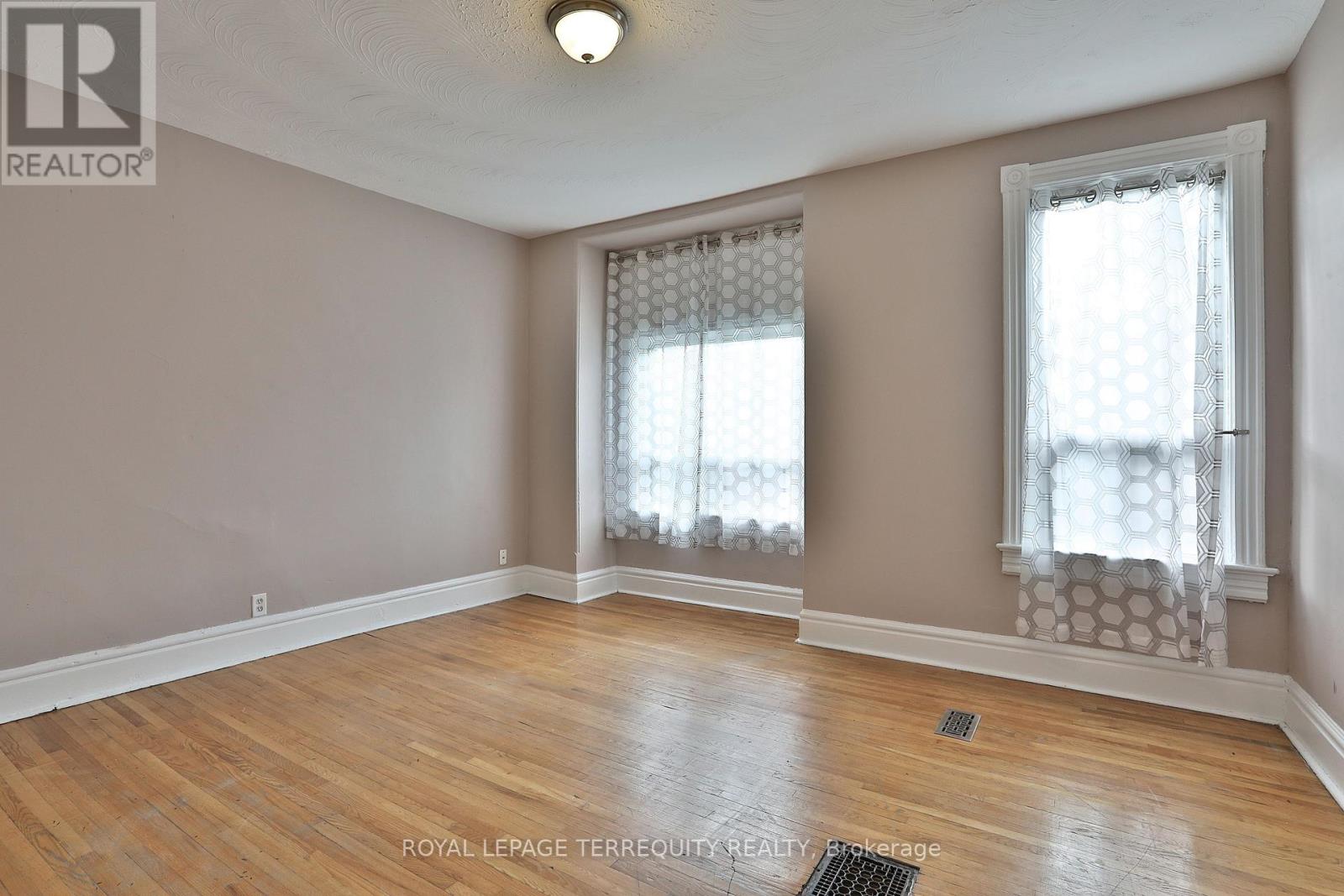 Upper - 665 Crawford Street, Toronto, Ontario  M6G 3K1 - Photo 30 - C12646846