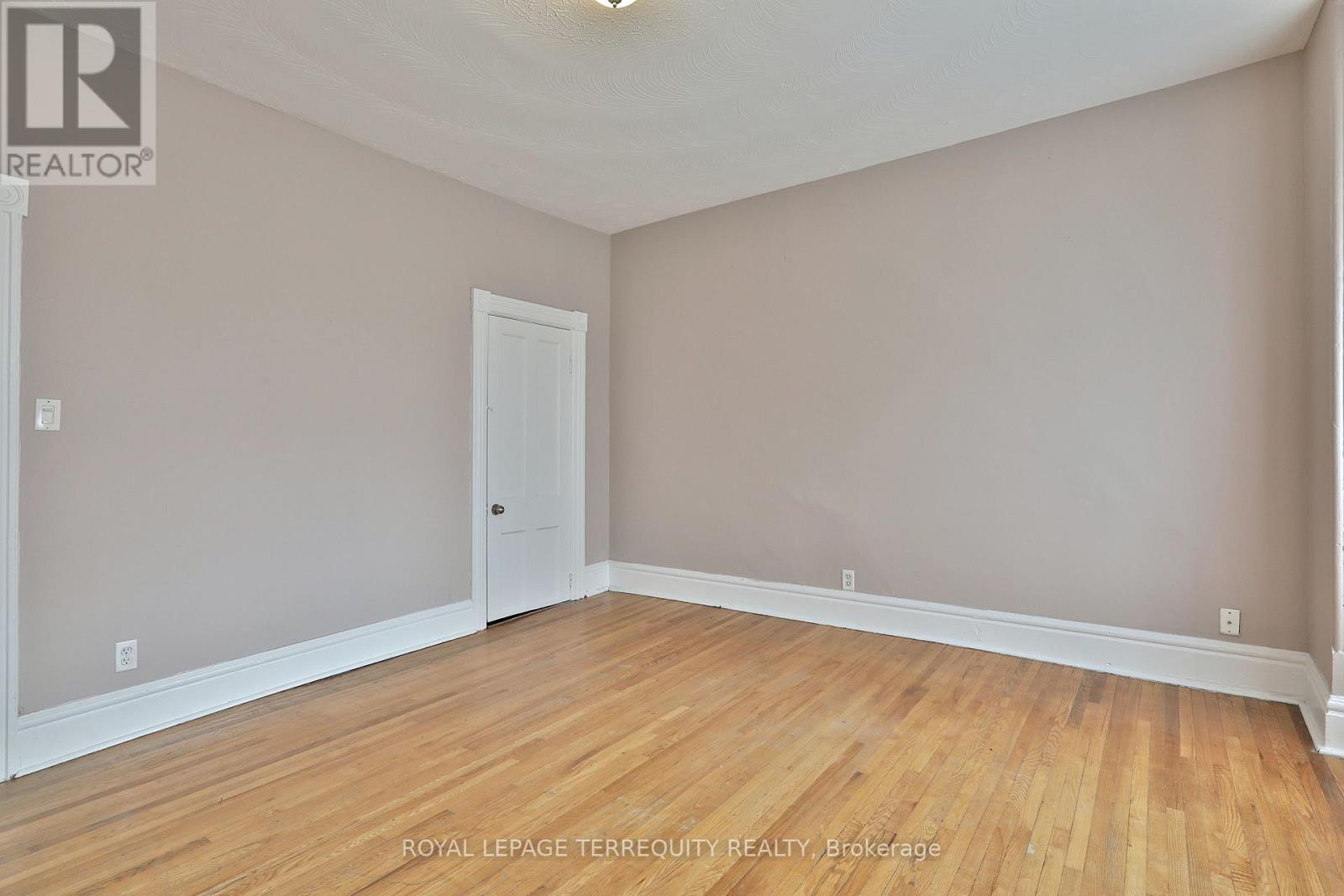 Upper - 665 Crawford Street, Toronto, Ontario  M6G 3K1 - Photo 31 - C12646846