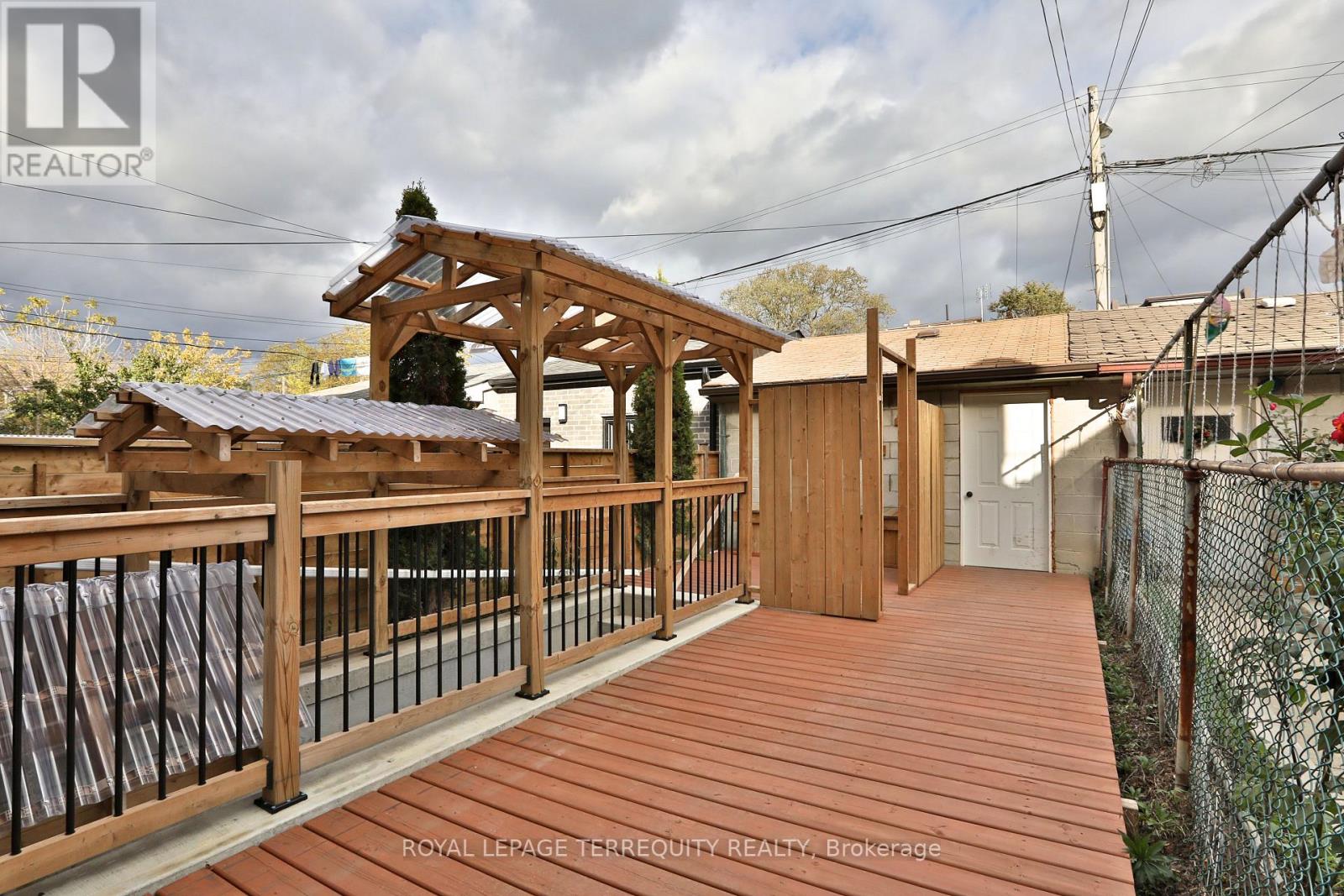 Upper - 665 Crawford Street, Toronto, Ontario  M6G 3K1 - Photo 34 - C12646846