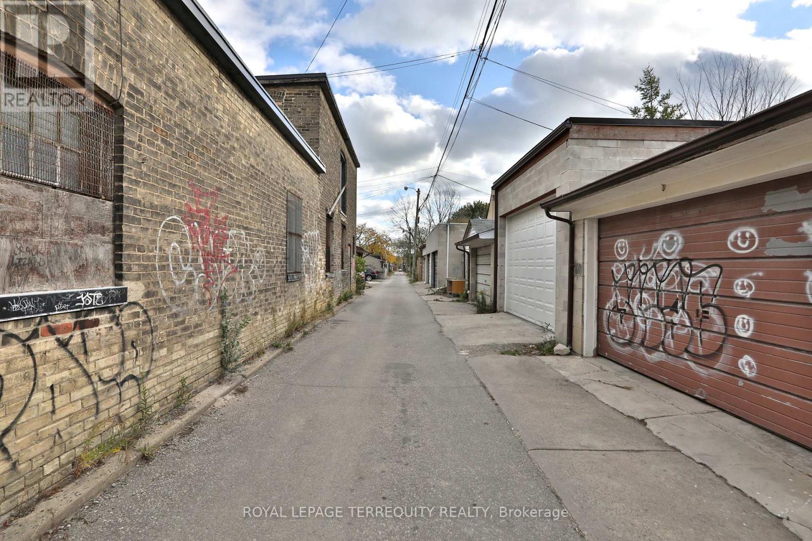Upper - 665 Crawford Street, Toronto, Ontario  M6G 3K1 - Photo 40 - C12646846