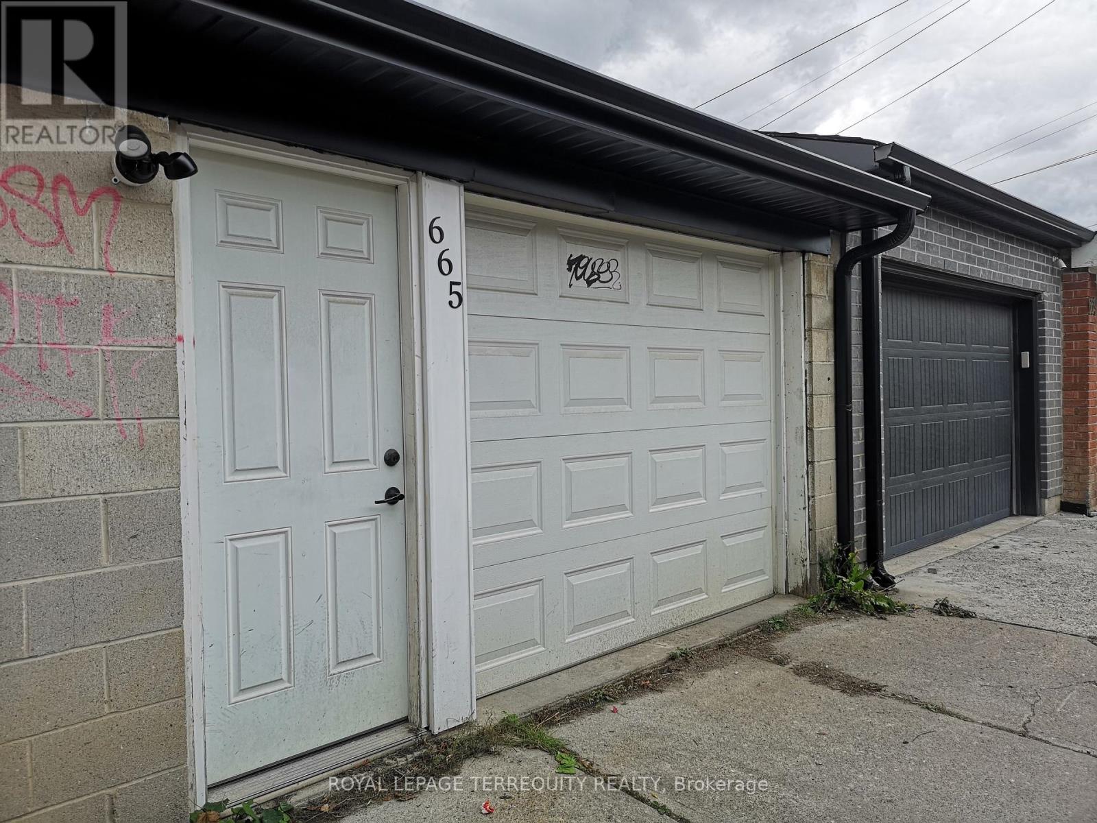 Upper - 665 Crawford Street, Toronto, Ontario  M6G 3K1 - Photo 42 - C12646846