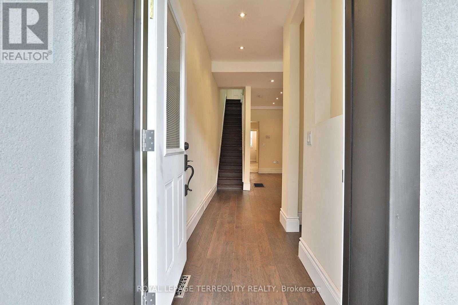 Upper - 665 Crawford Street, Toronto, Ontario  M6G 3K1 - Photo 43 - C12646846