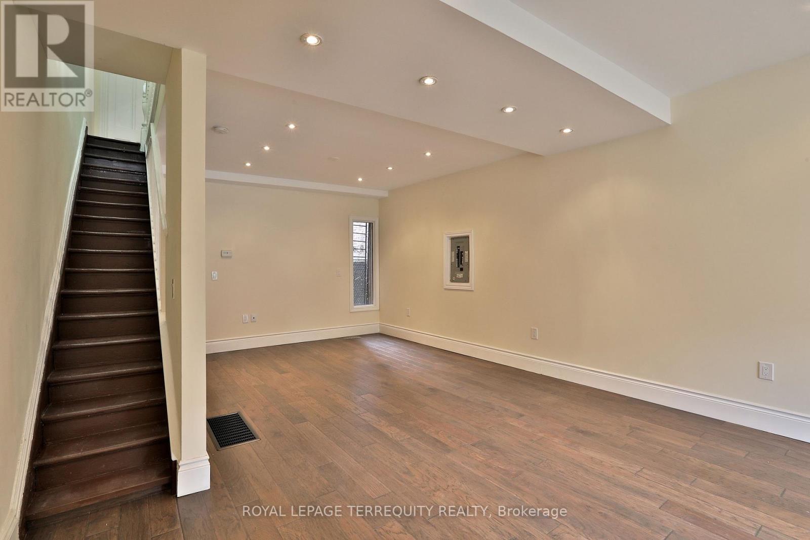 Upper - 665 Crawford Street, Toronto, Ontario  M6G 3K1 - Photo 45 - C12646846