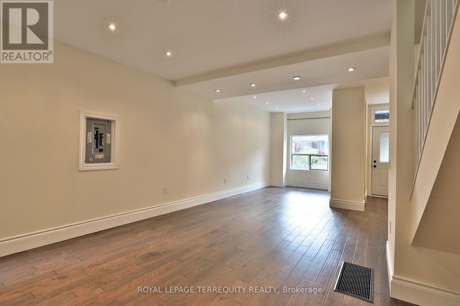 Upper - 665 Crawford Street, Toronto, Ontario  M6G 3K1 - Photo 46 - C12646846