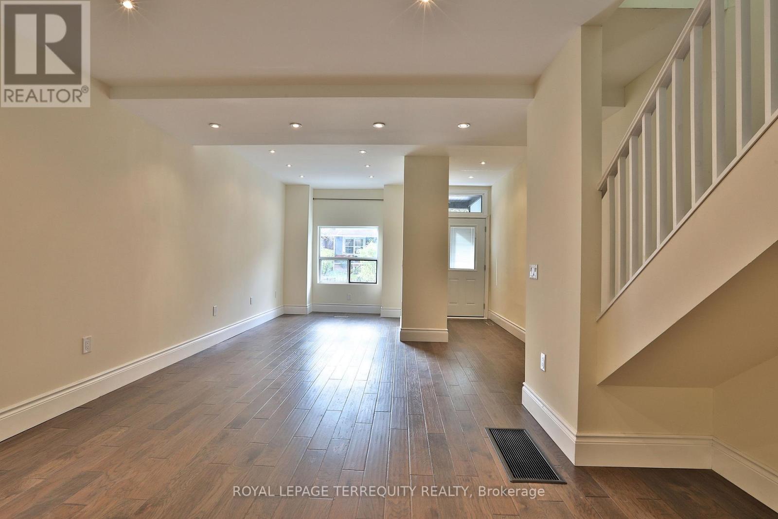 Upper - 665 Crawford Street, Toronto, Ontario  M6G 3K1 - Photo 47 - C12646846