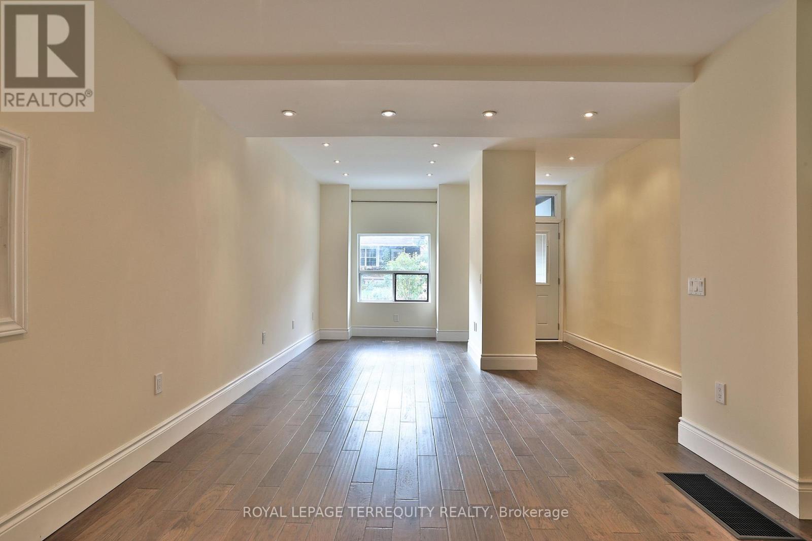 Upper - 665 Crawford Street, Toronto, Ontario  M6G 3K1 - Photo 9 - C12646846