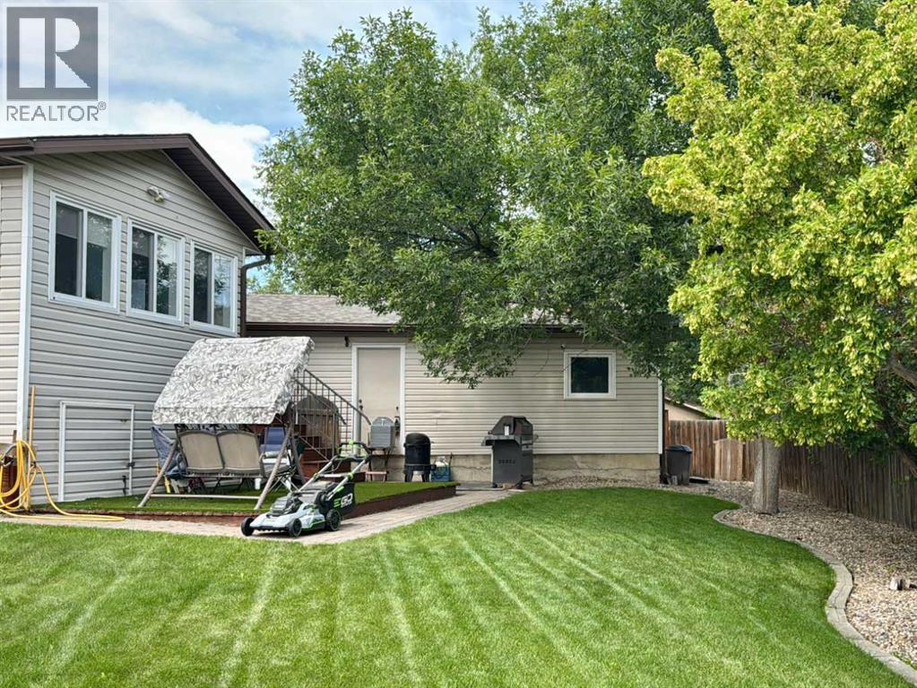 11 Princeton Road W, Lethbridge, Alberta  T1K 5A1 - Photo 3 - A2275434