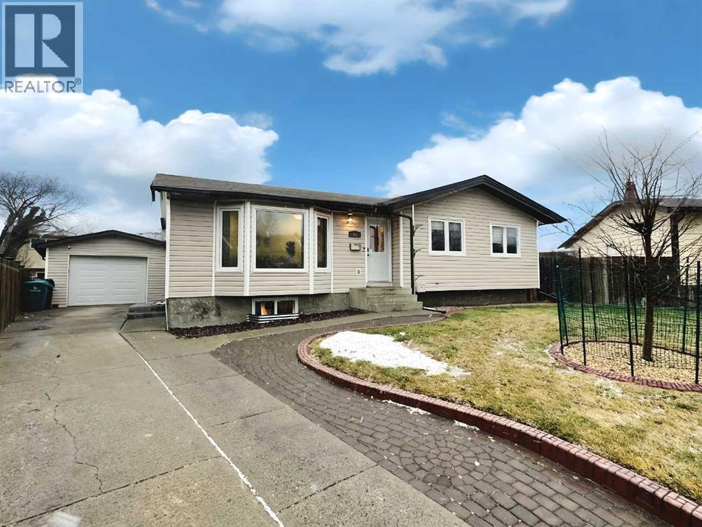 11 Princeton Road W, Lethbridge, Alberta  T1K 5A1 - Photo 1 - A2275434