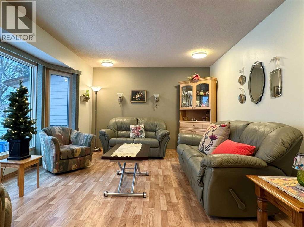 11 Princeton Road W, Lethbridge, Alberta  T1K 5A1 - Photo 5 - A2275434