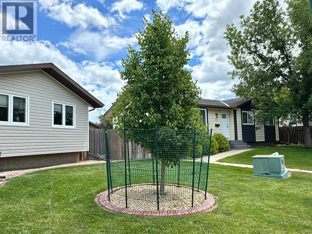 11 Princeton Road W, Lethbridge, Alberta  T1K 5A1 - Photo 2 - A2275434