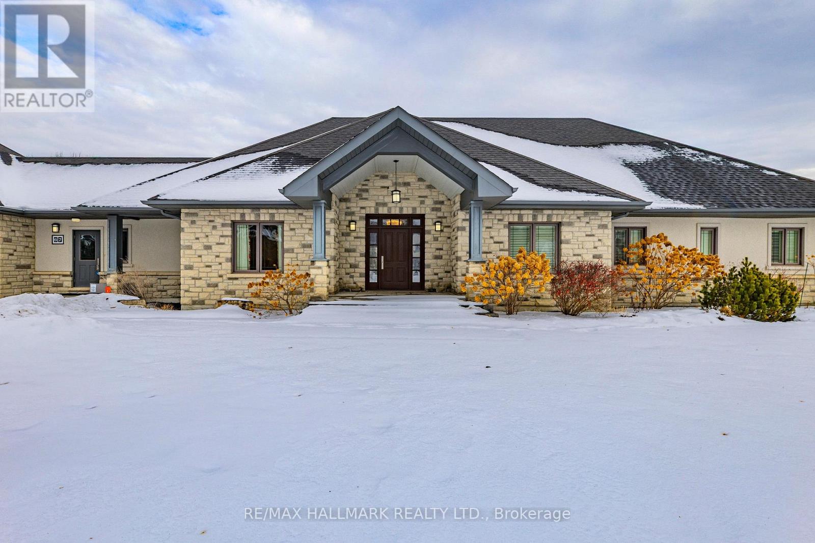 67 Grayfield Drive, Whitchurch-Stouffville, Ontario  L4A 0B1 - Photo 2 - N12646828