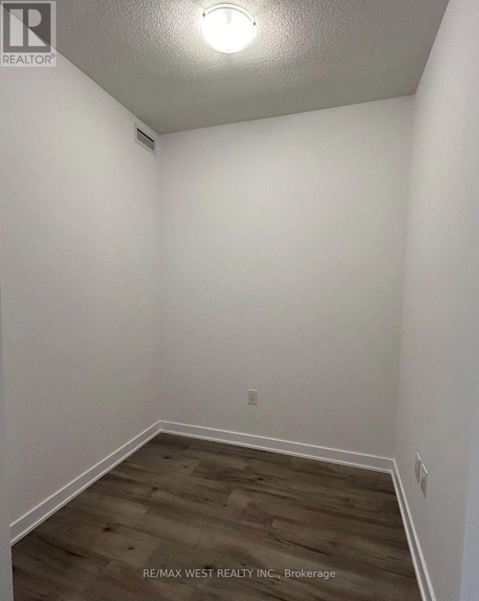 1211 - 60 Honeycrisp Crescent, Vaughan, Ontario  L4K 5Z8 - Photo 8 - N12646838