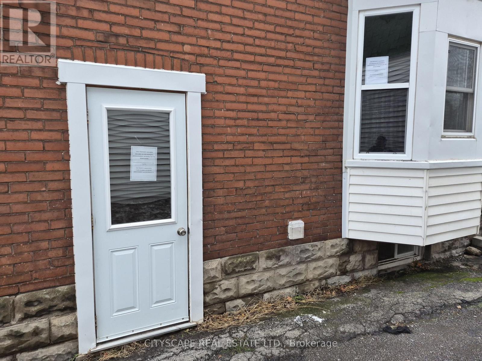 28 Margery Road, Welland, Ontario  L3B 2P6 - Photo 3 - X12646056