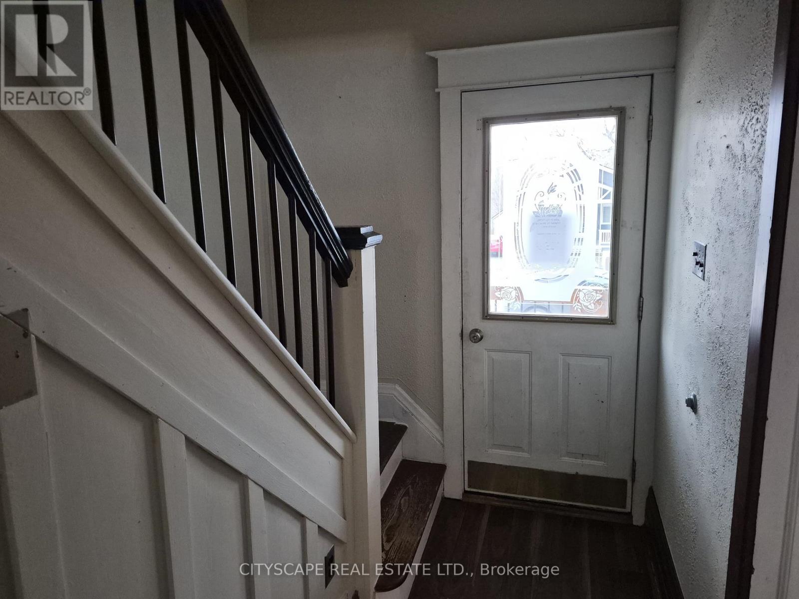 28 Margery Road, Welland, Ontario  L3B 2P6 - Photo 4 - X12646056