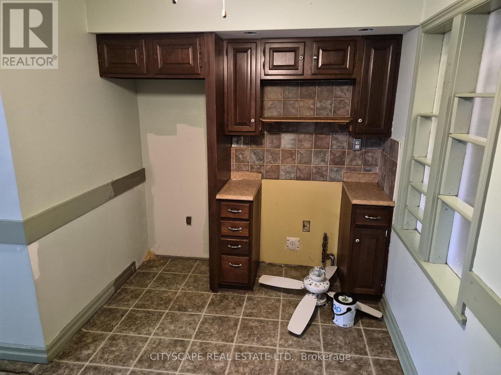 28 Margery Road, Welland, Ontario  L3B 2P6 - Photo 7 - X12646056