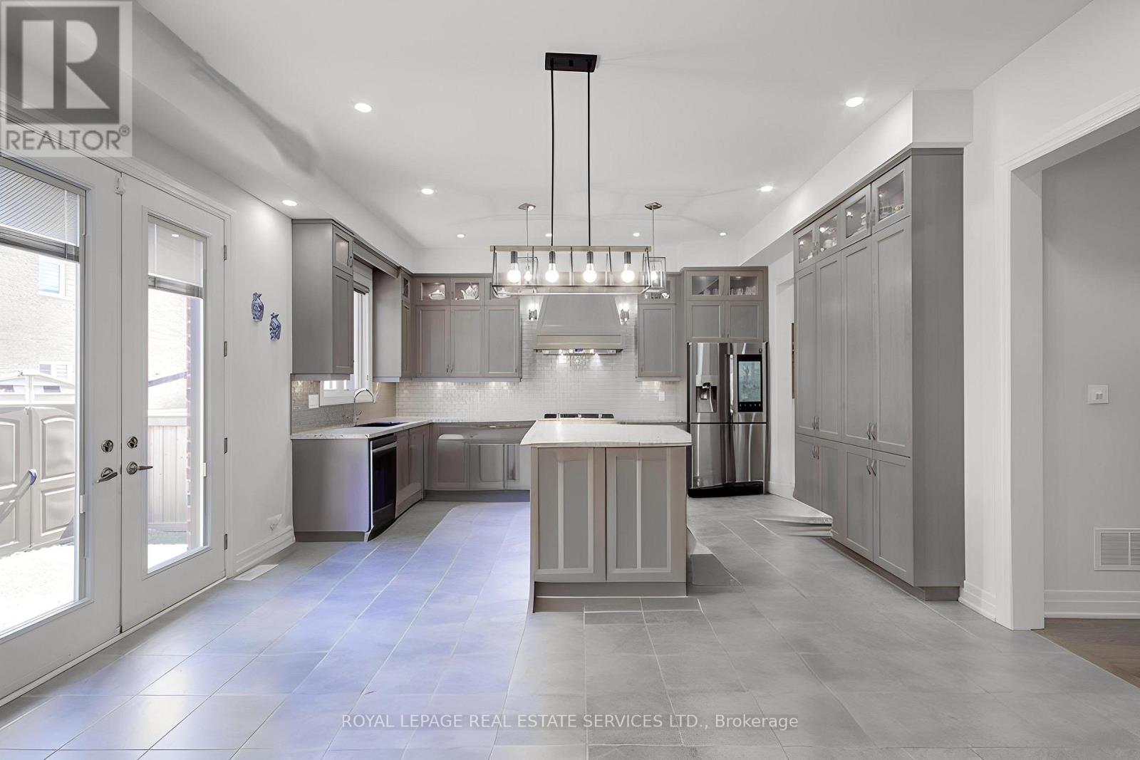 48 Viva Gardens, Oakville, Ontario  L6H 0Z1 - Photo 13 - W12646850