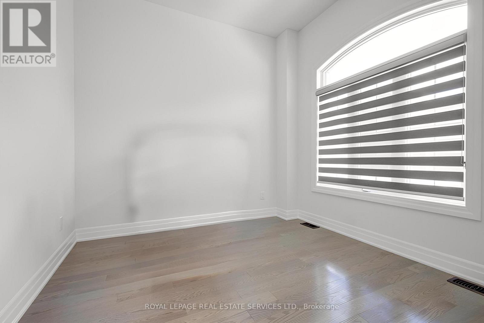 48 Viva Gardens, Oakville, Ontario  L6H 0Z1 - Photo 4 - W12646850