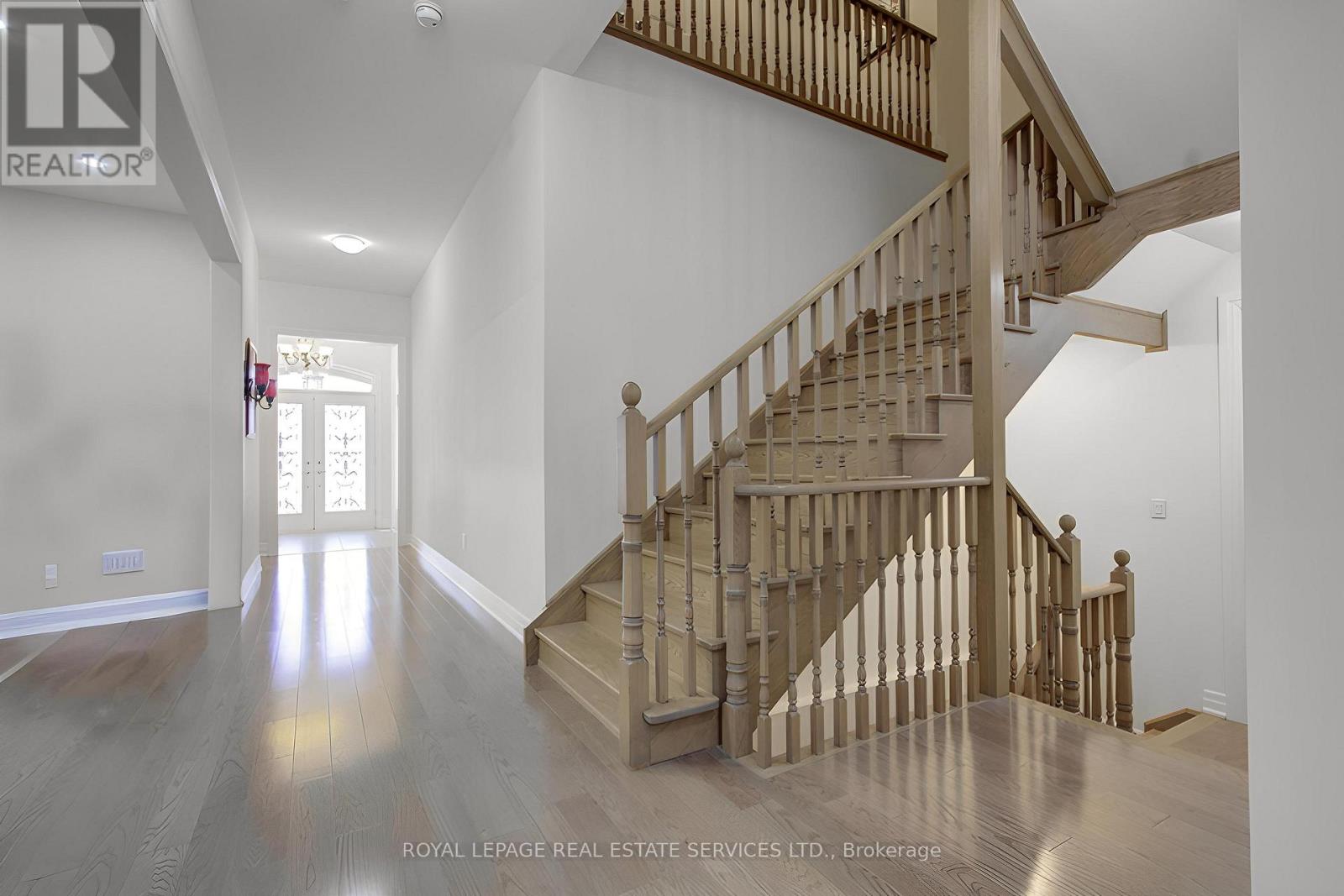 48 Viva Gardens, Oakville, Ontario  L6H 0Z1 - Photo 5 - W12646850