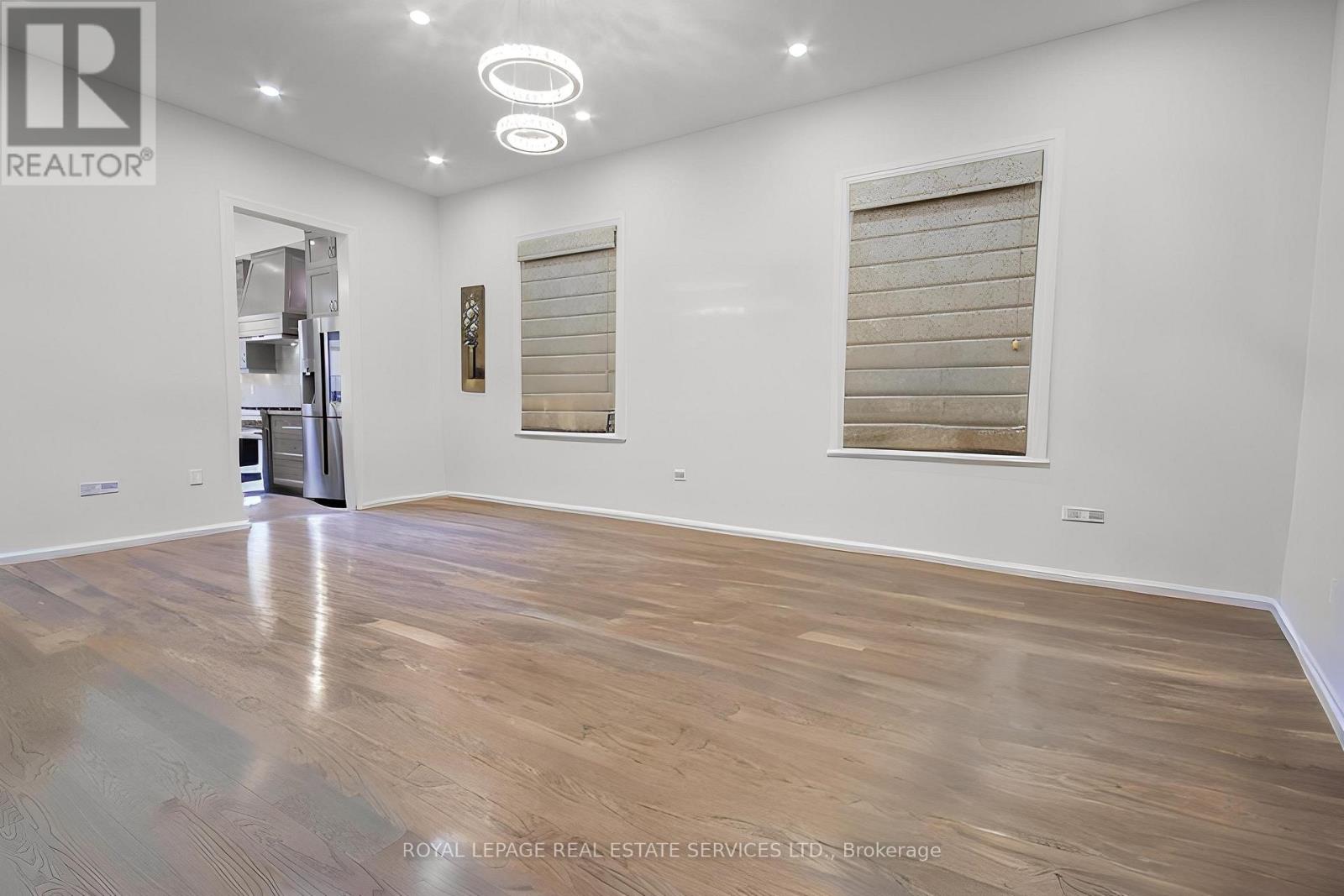 48 Viva Gardens, Oakville, Ontario  L6H 0Z1 - Photo 7 - W12646850