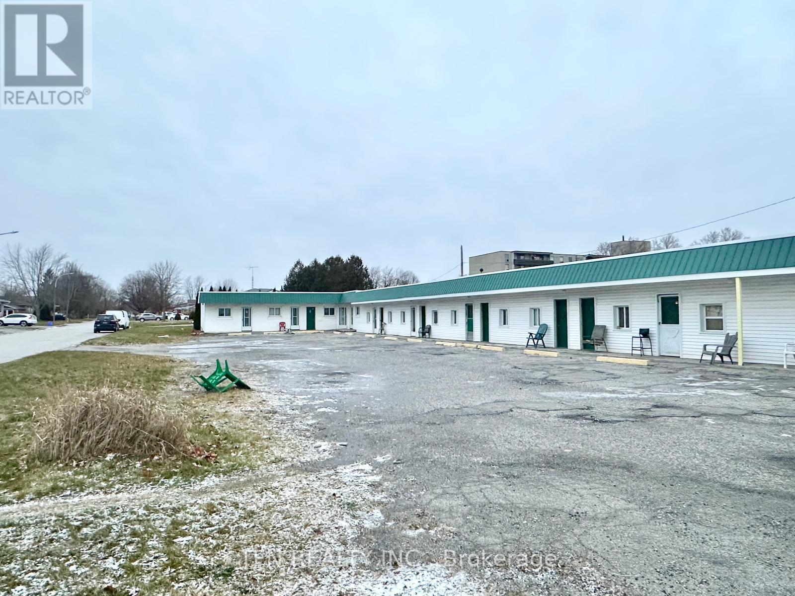 421 GRAND AVENUE E, Chatham-Kent, Ontario