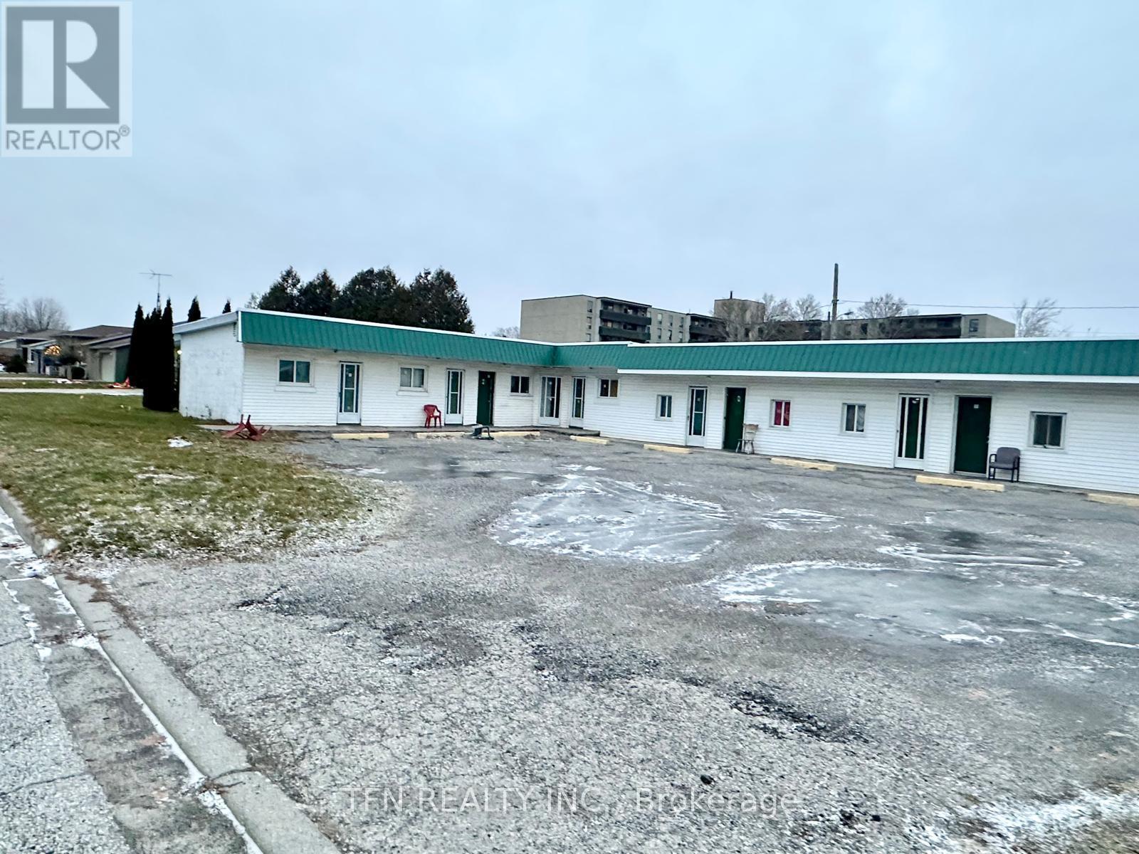 421 Grand Avenue E, Chatham-Kent, Ontario  N7L 1X4 - Photo 2 - X12646842