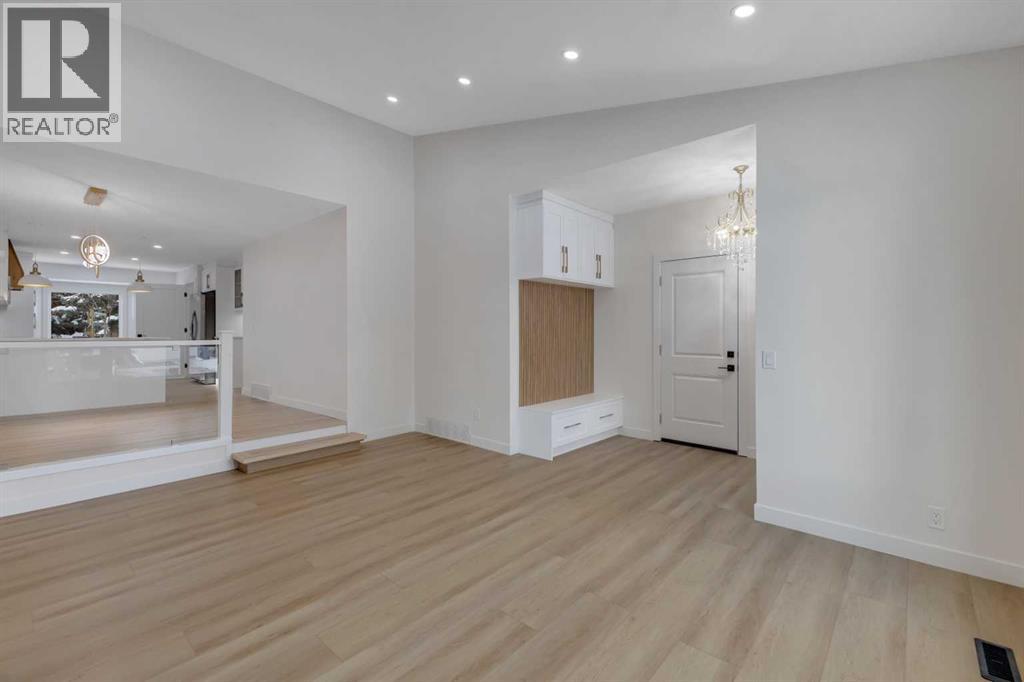 19 Cedargrove Place Sw, Calgary, Alberta  T2W 4T8 - Photo 7 - A2273303