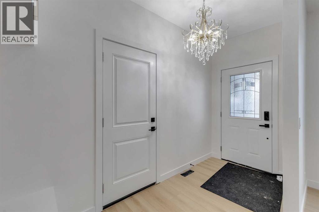 19 Cedargrove Place Sw, Calgary, Alberta  T2W 4T8 - Photo 4 - A2273303