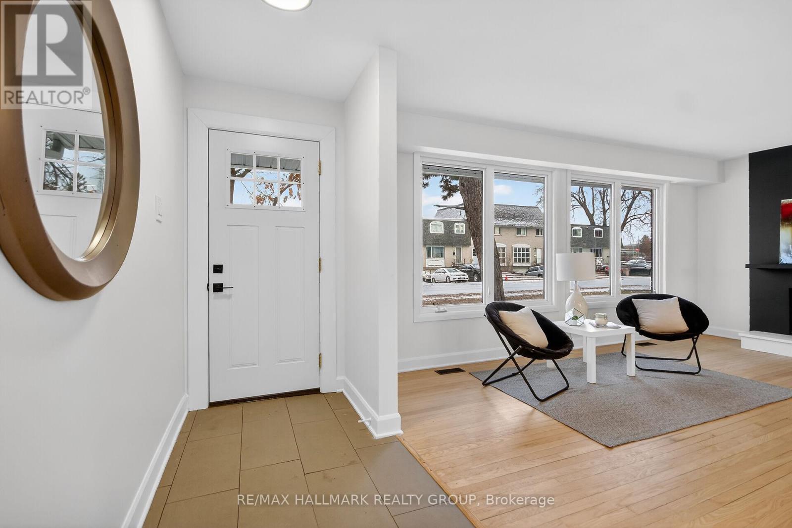 14 Cheryl Road, Ottawa, Ontario  K2G 0V7 - Photo 5 - X12646908