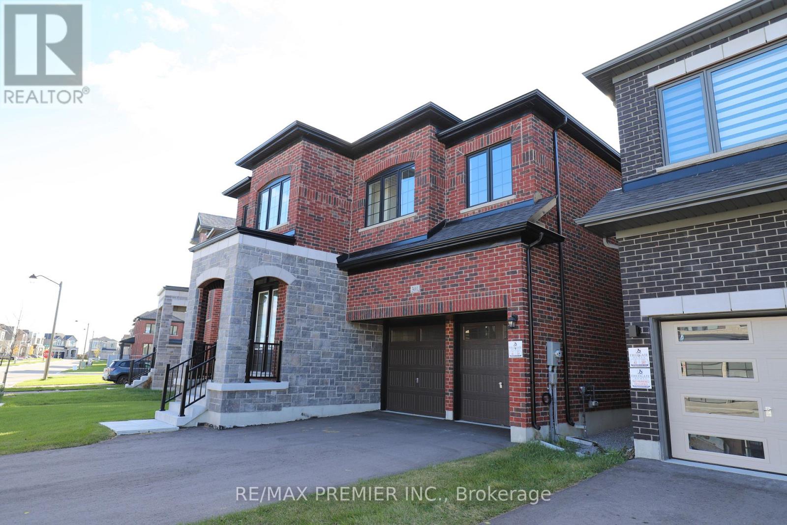 301 Wesmina Avenue, Whitchurch-Stouffville, Ontario  L4A 5C2 - Photo 5 - N12460413