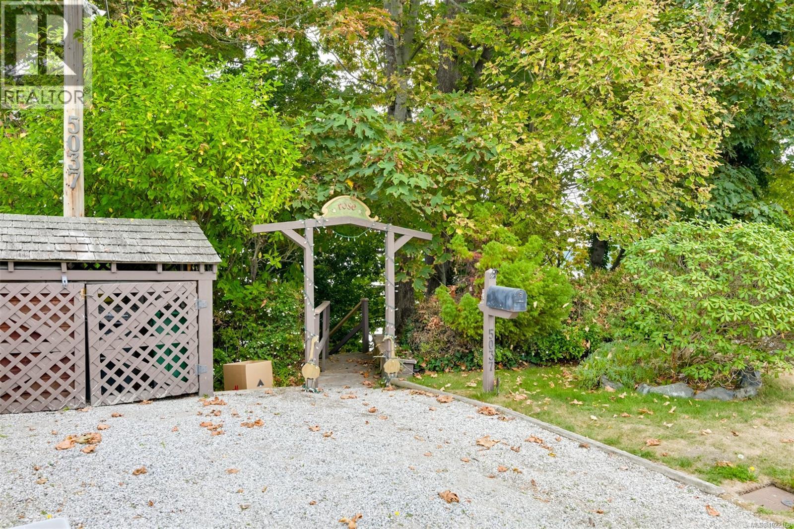 5037 Cordova Bay Rd, Saanich, British Columbia  V8Y 2K1 - Photo 5 - 1022168