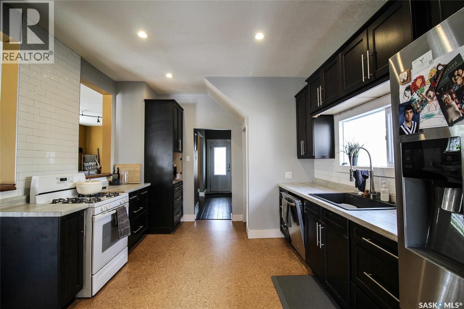 538 1st Street E, Shaunavon, Saskatchewan  S0N 2M0 - Photo 3 - SK025862