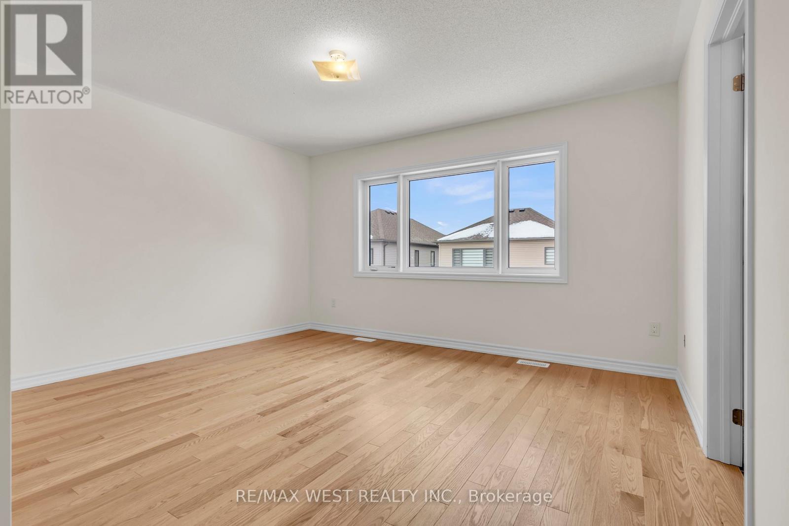 195 Terry Fox Drive, Barrie, Ontario  L9J 0C4 - Photo 19 - S12646896